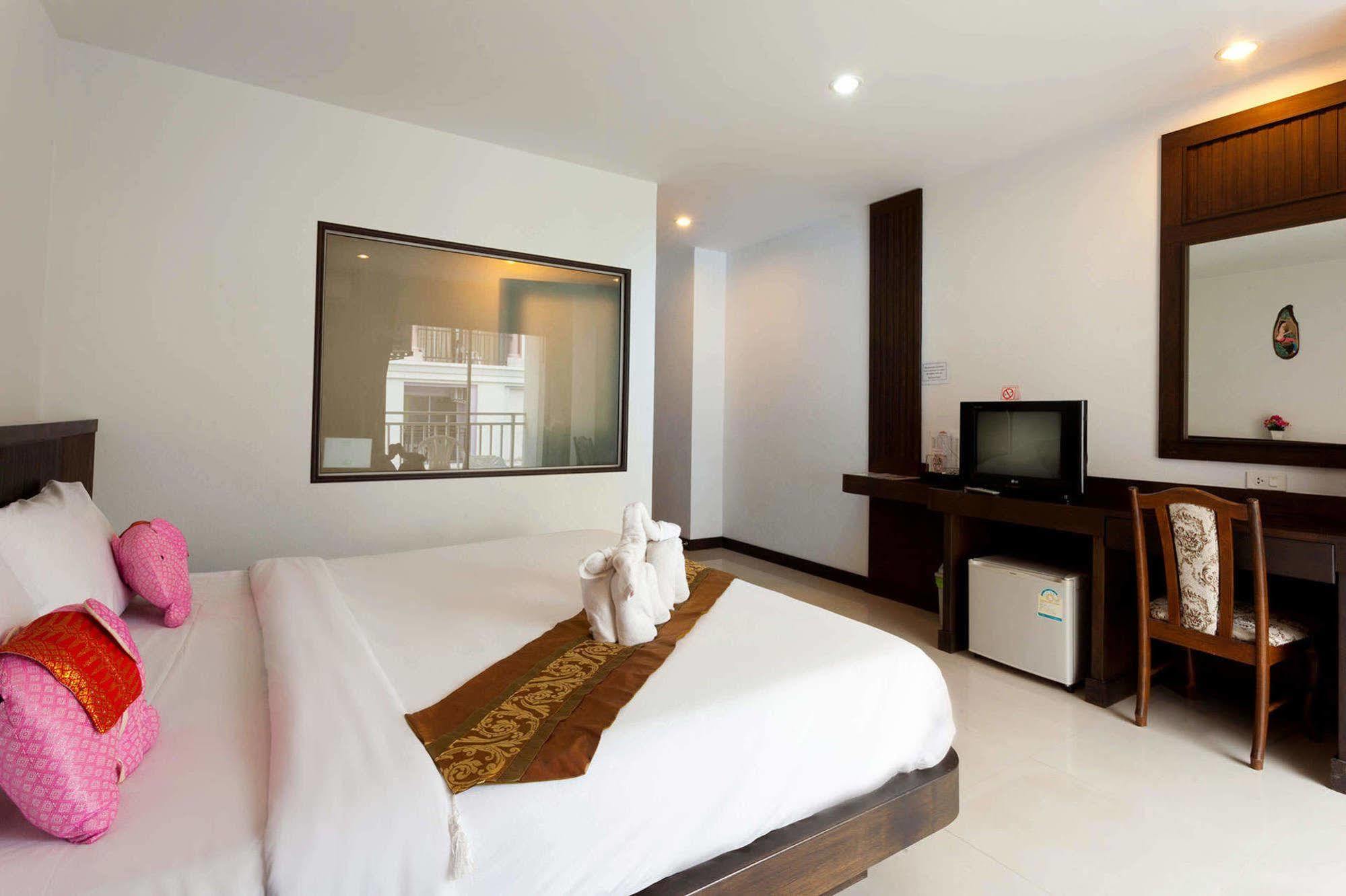 Larn Park Resortel Patong Ngoại thất bức ảnh